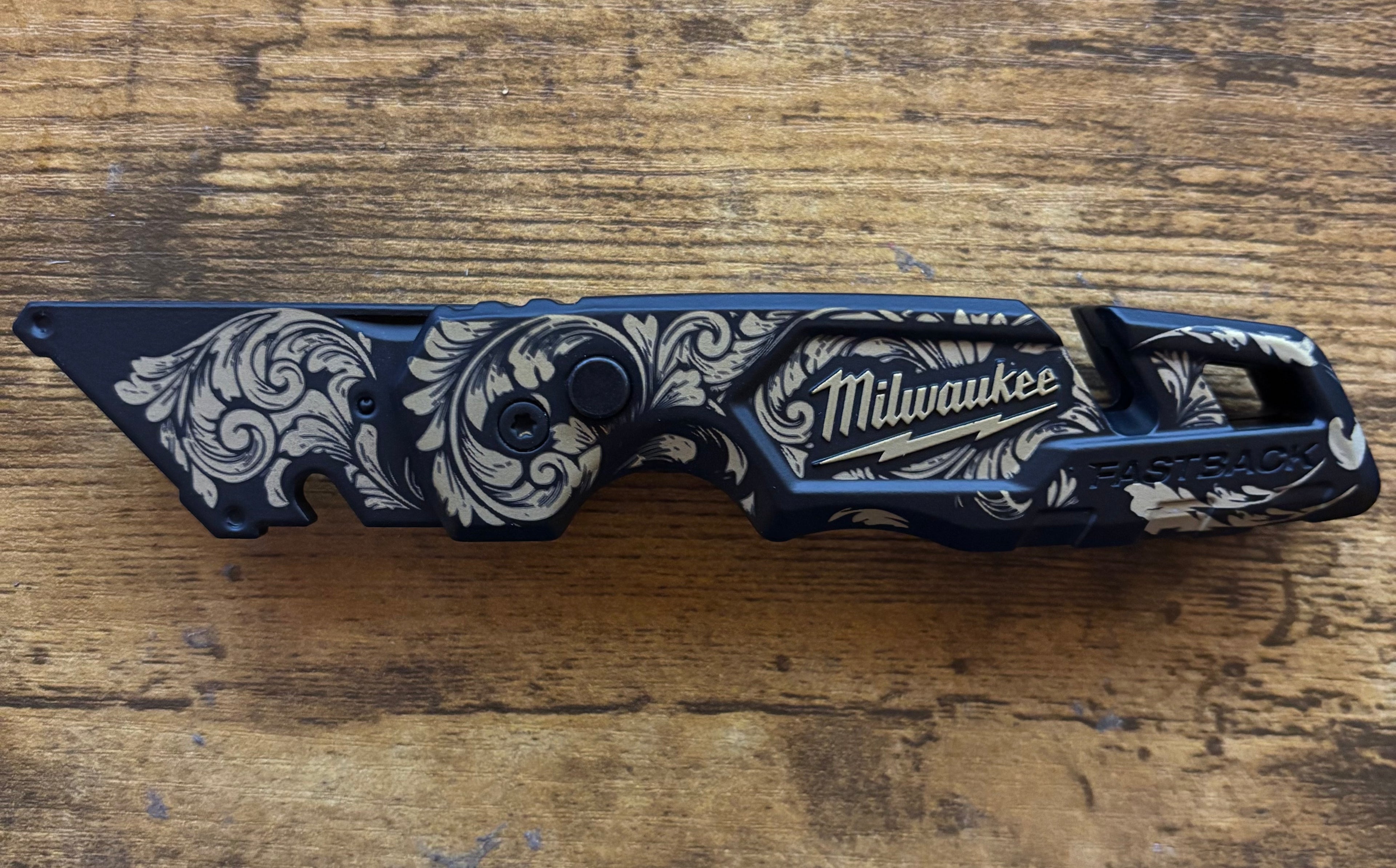 Milwaukee Fastback Scroll Gold Black 1502