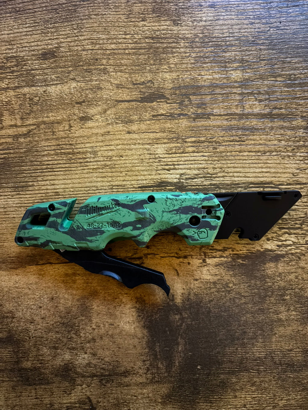 Milwaukee Fastback Green Black Tiger Stripe Camo 1502