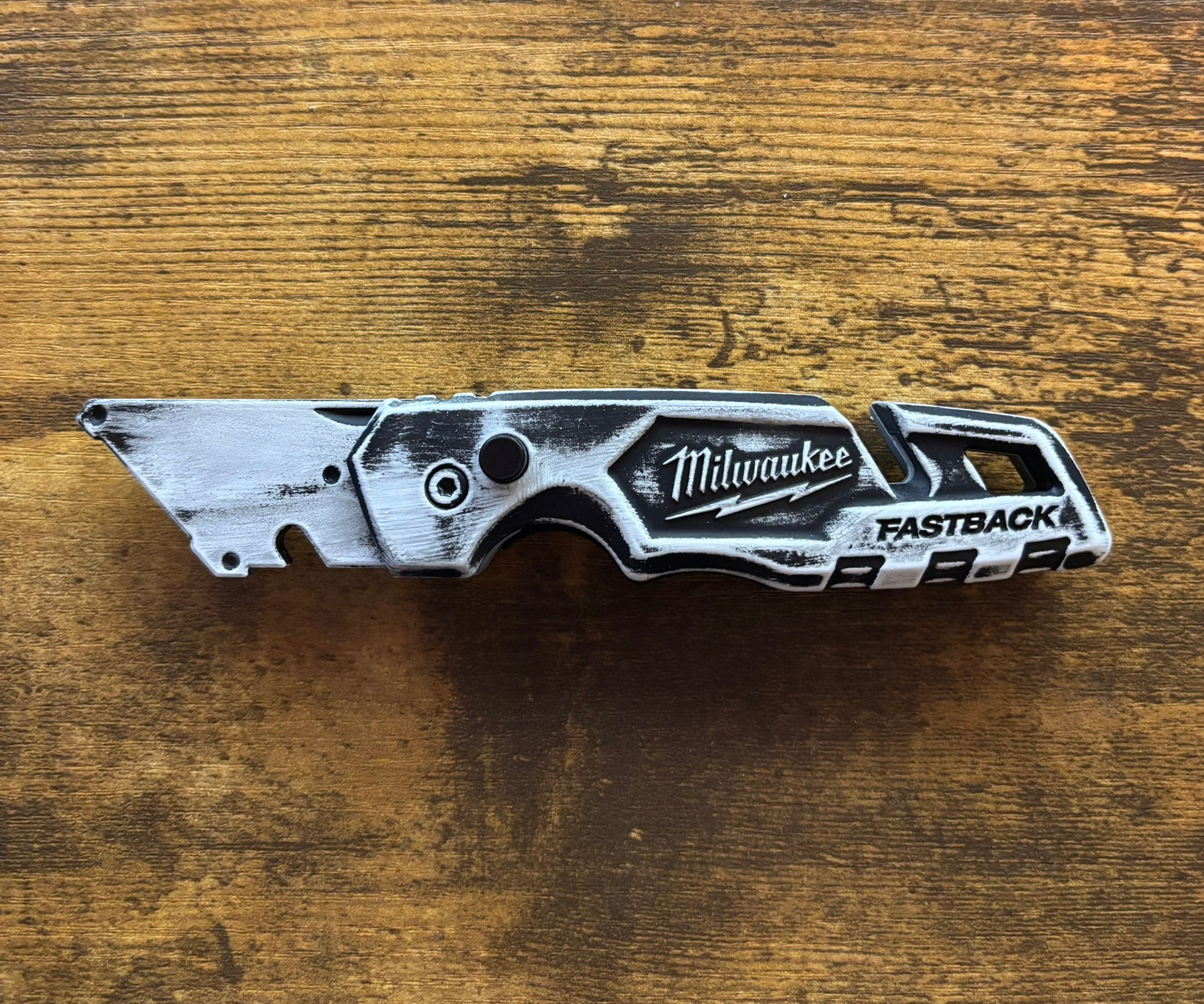Milwaukee Fastback White Distressed 1502