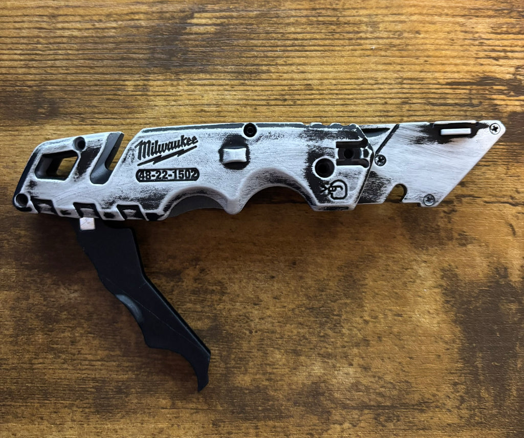 Milwaukee Fastback White Distressed 1502