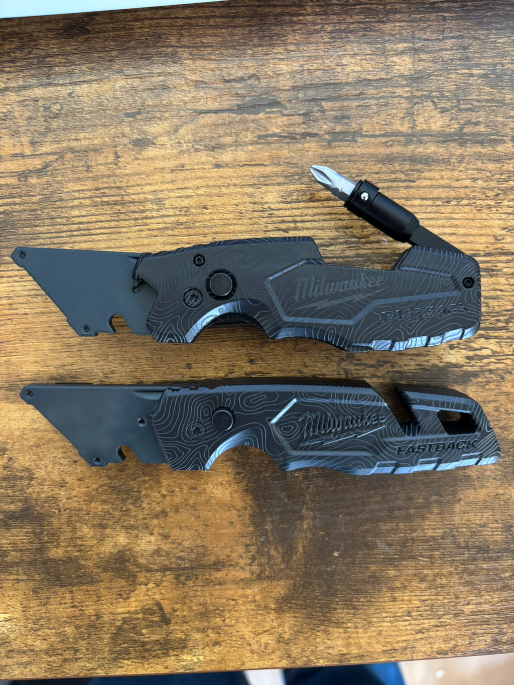 Milwaukee Fastback Black Grey TOPO 1502